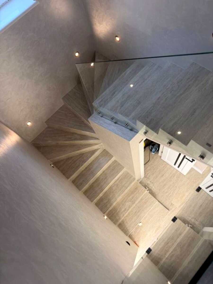 1877029237873408