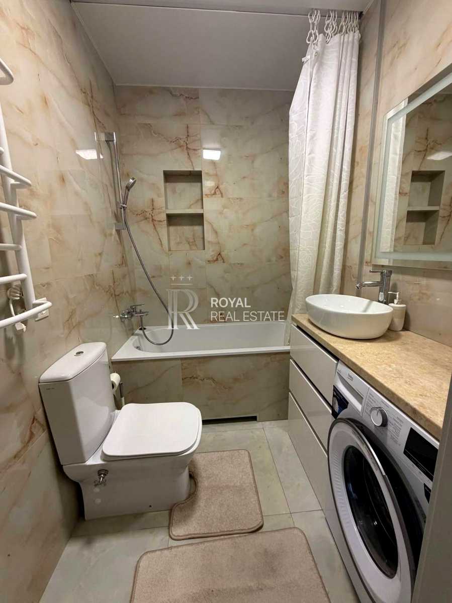 1877033292900398