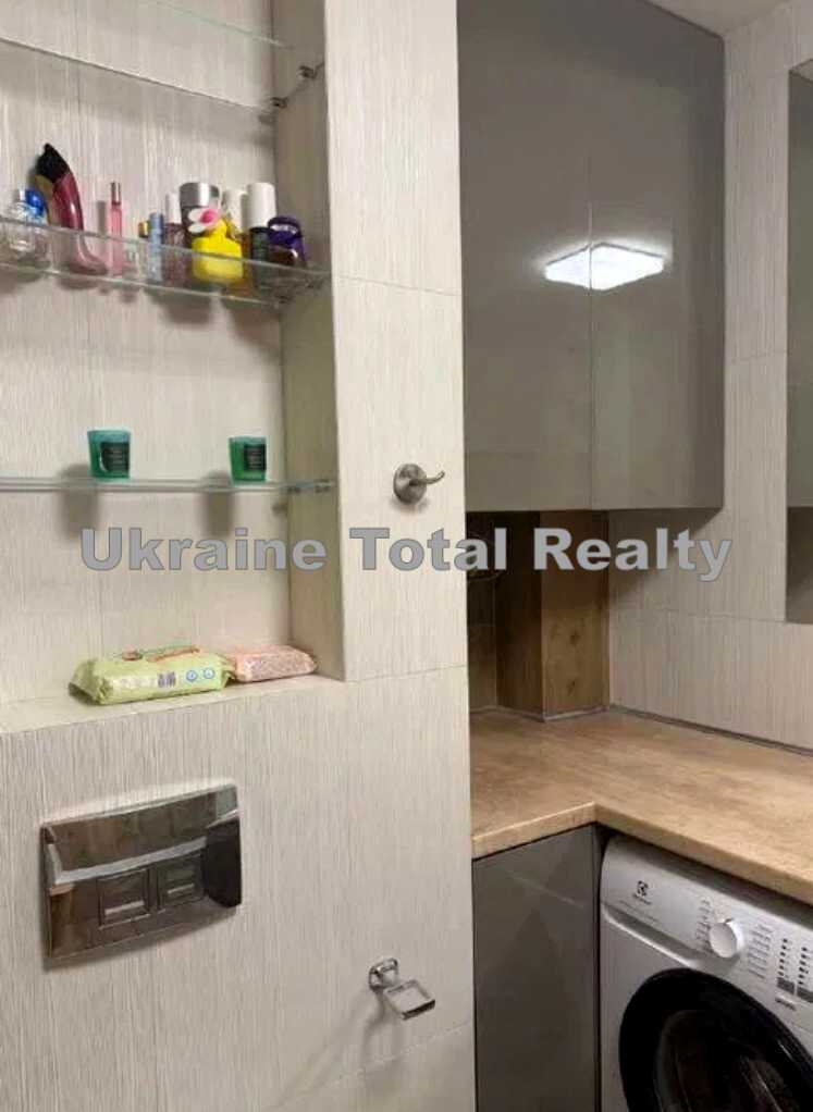 1877034173799681