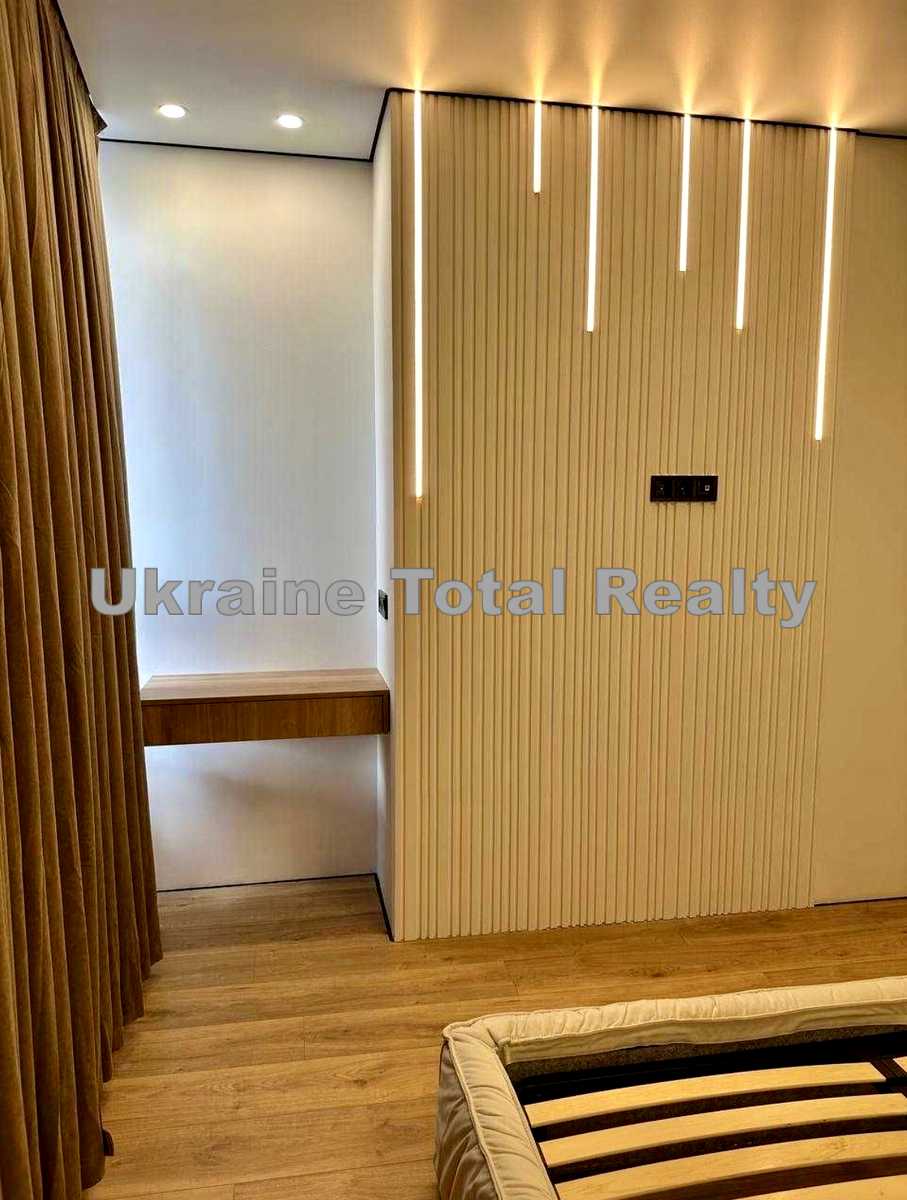 1877034793834358