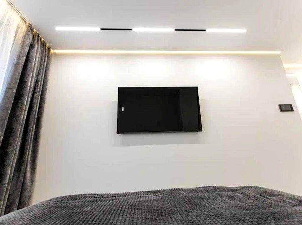1877035262370370