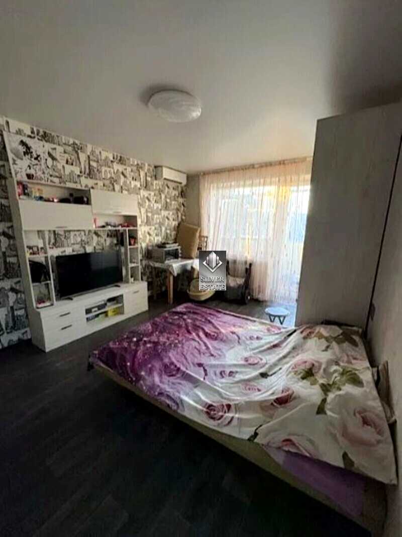 1877037594596149