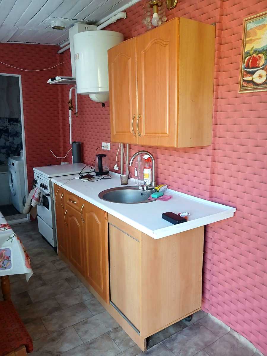 1877038035630573