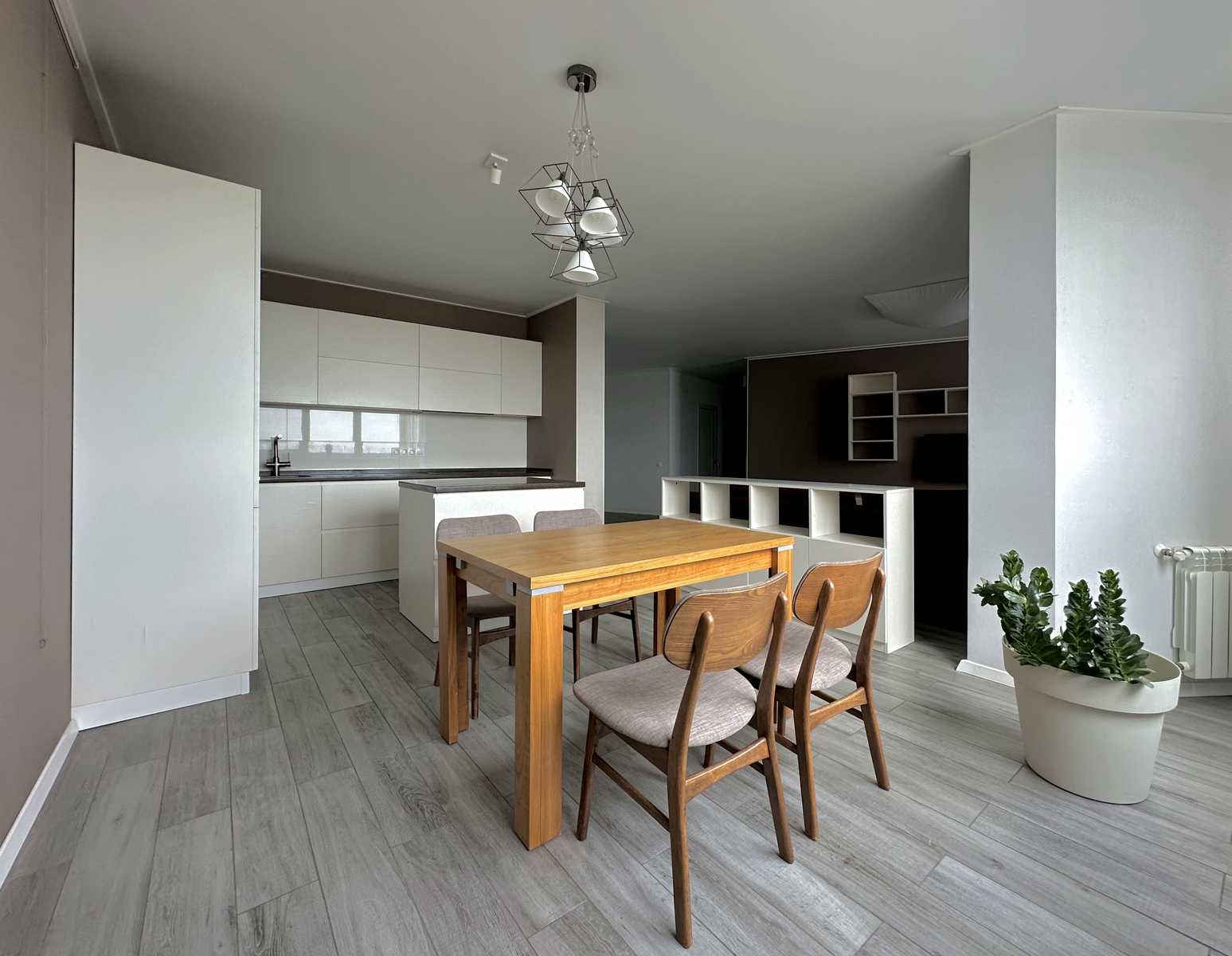 1877038334041252