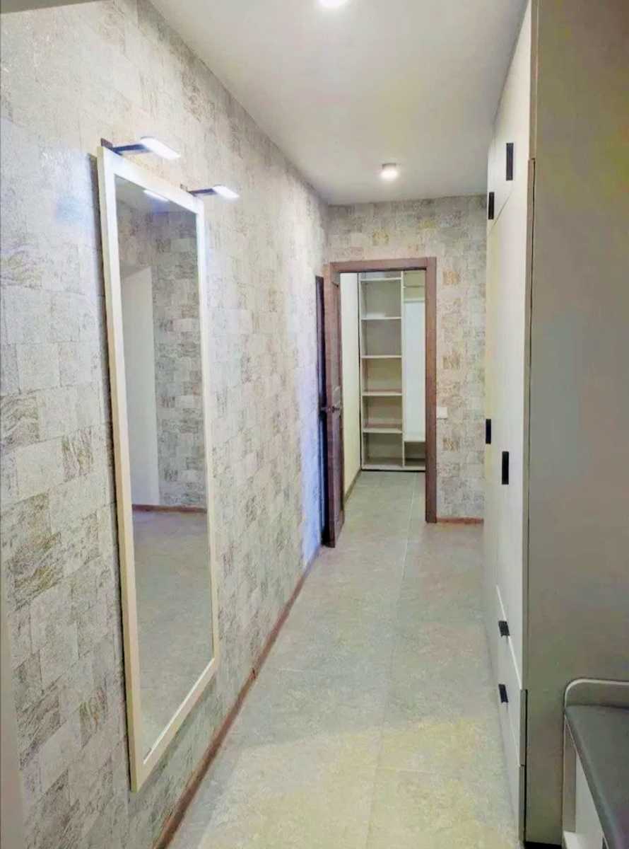 1877038671805985
