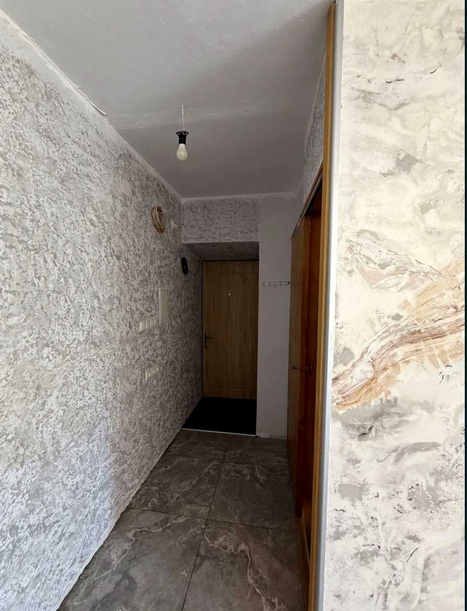 1877038968845144
