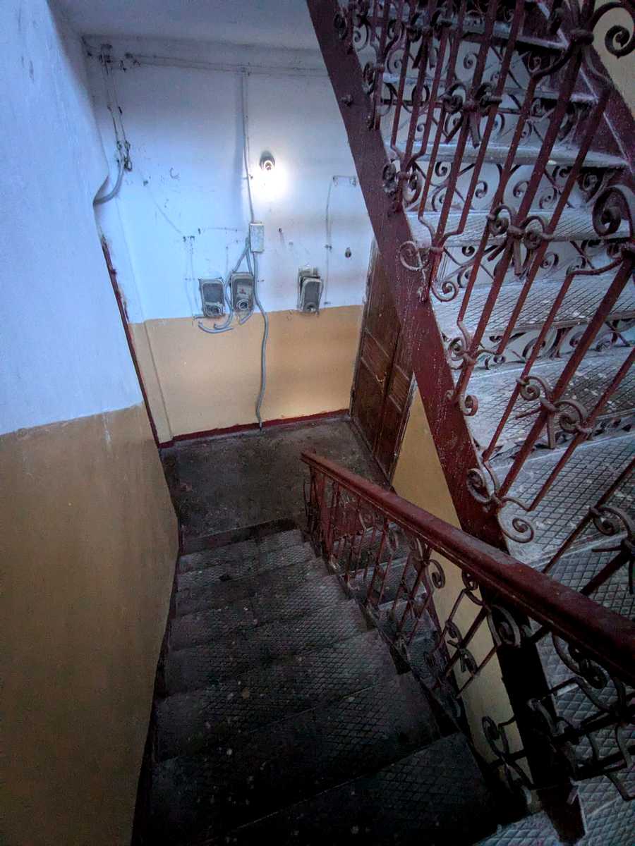 1877038984760425