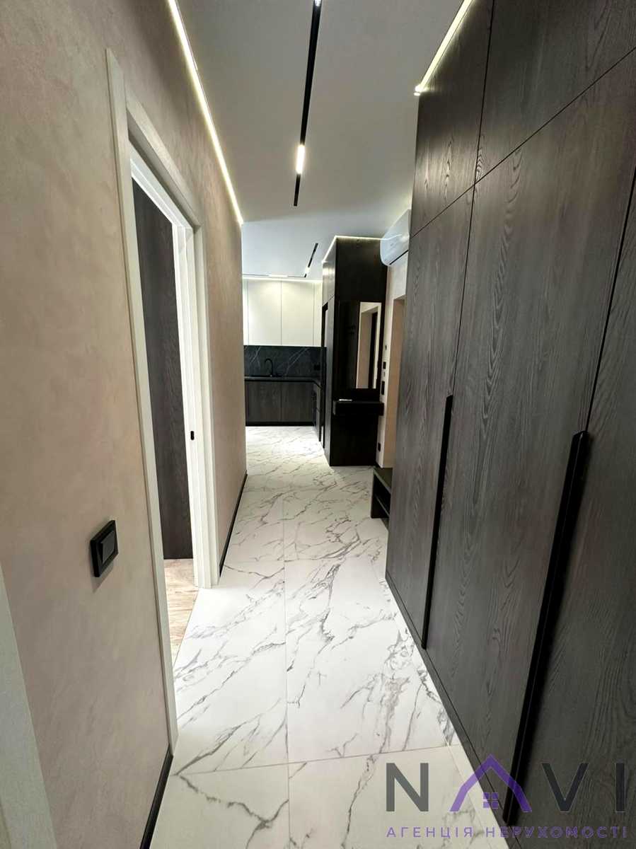 1877040141772152