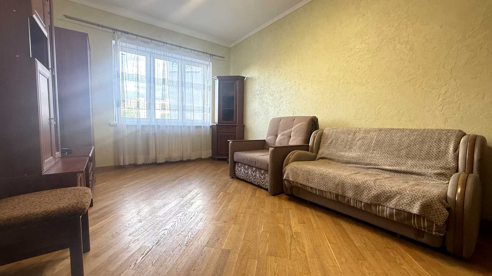 1877042836303218