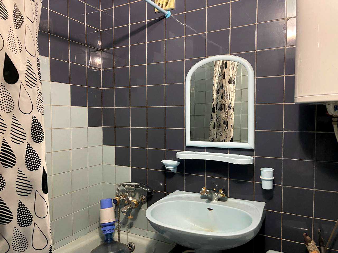 1877042913536801