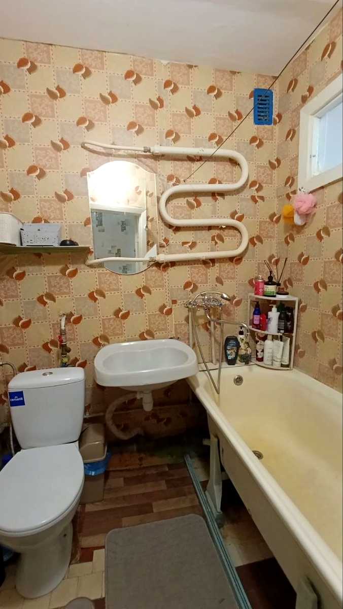 1877043256715704