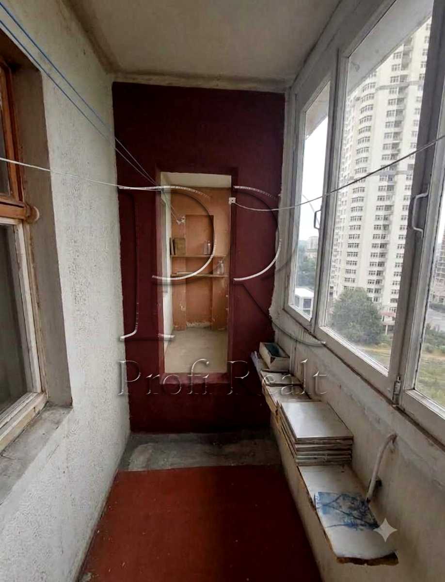 1877043697060359