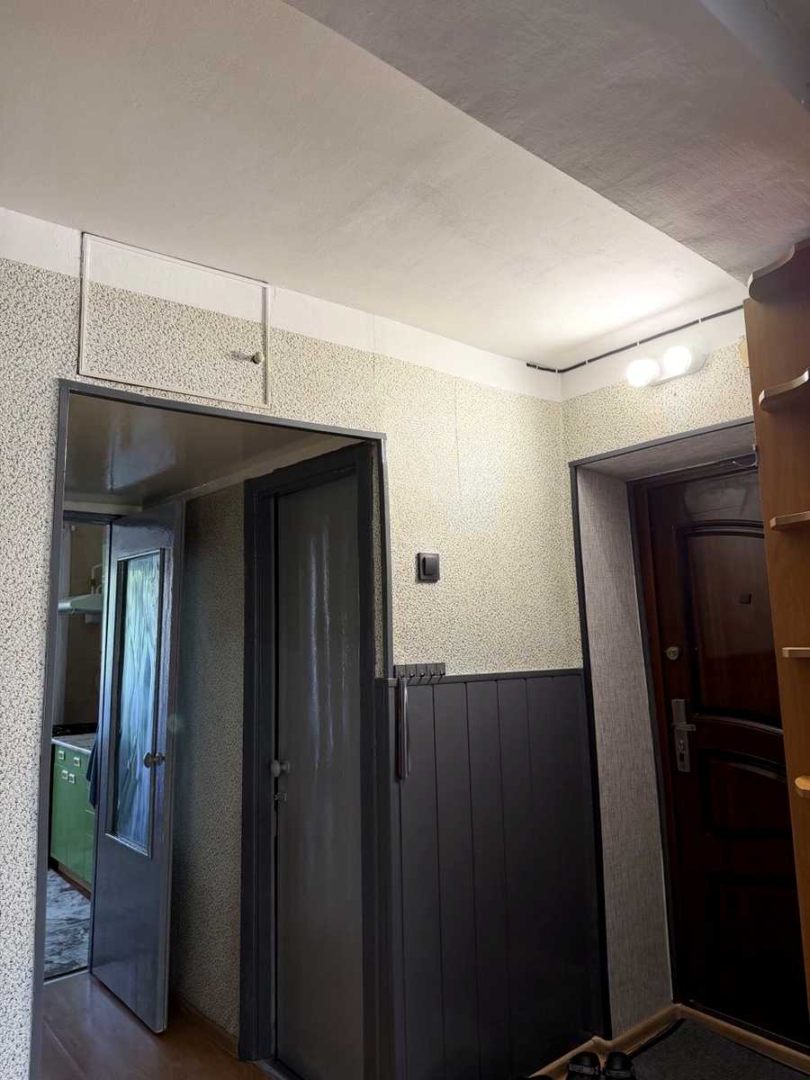1877043983773470