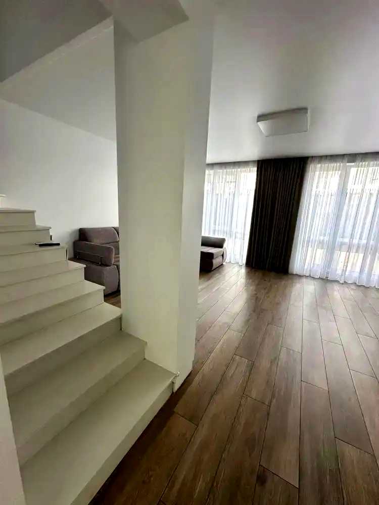1877045702600602