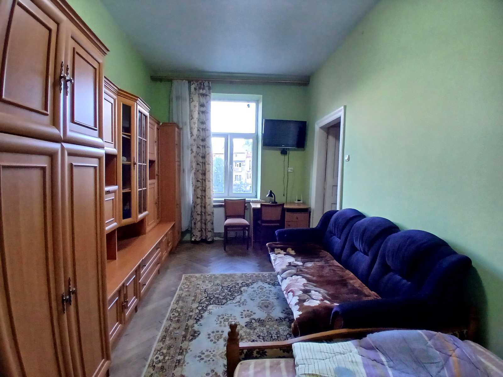 1877045703043567