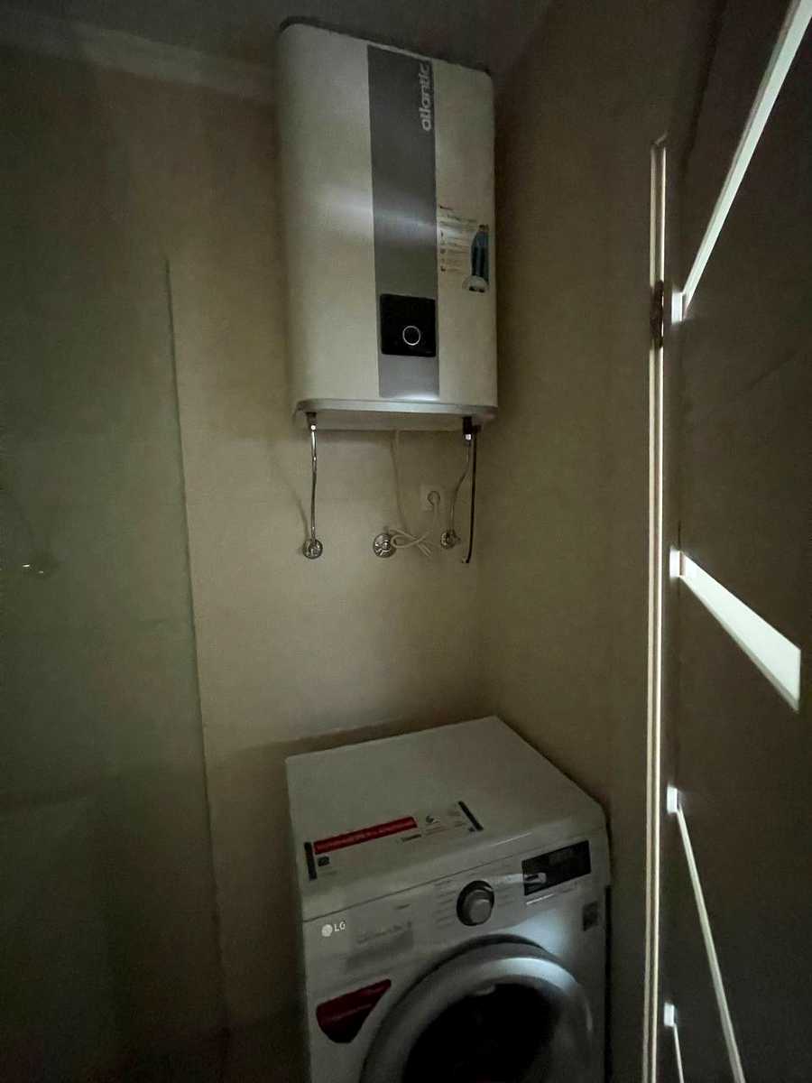 1877046443351698