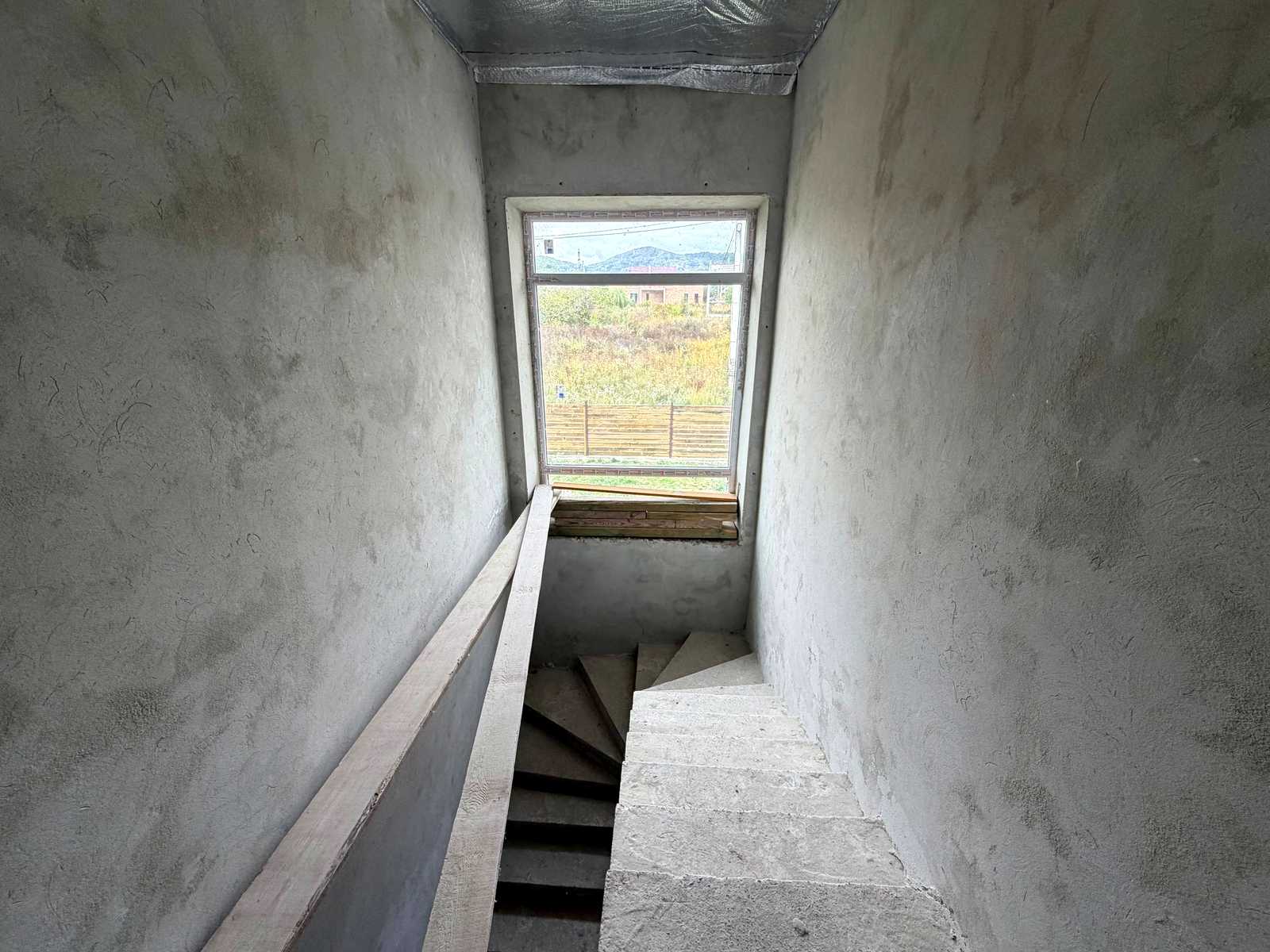 1877048193600818