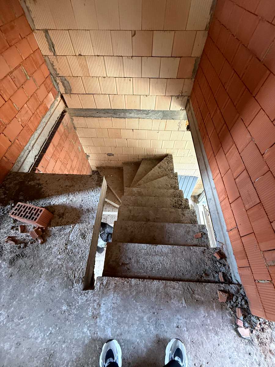 1877048293411676