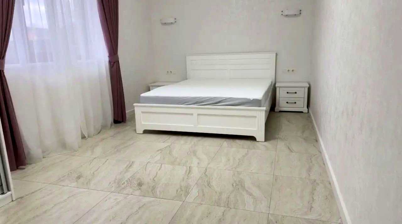 1877052087846579