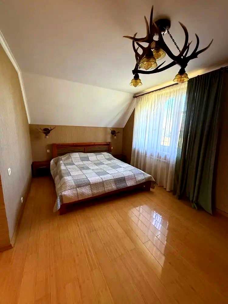 1877052739435297