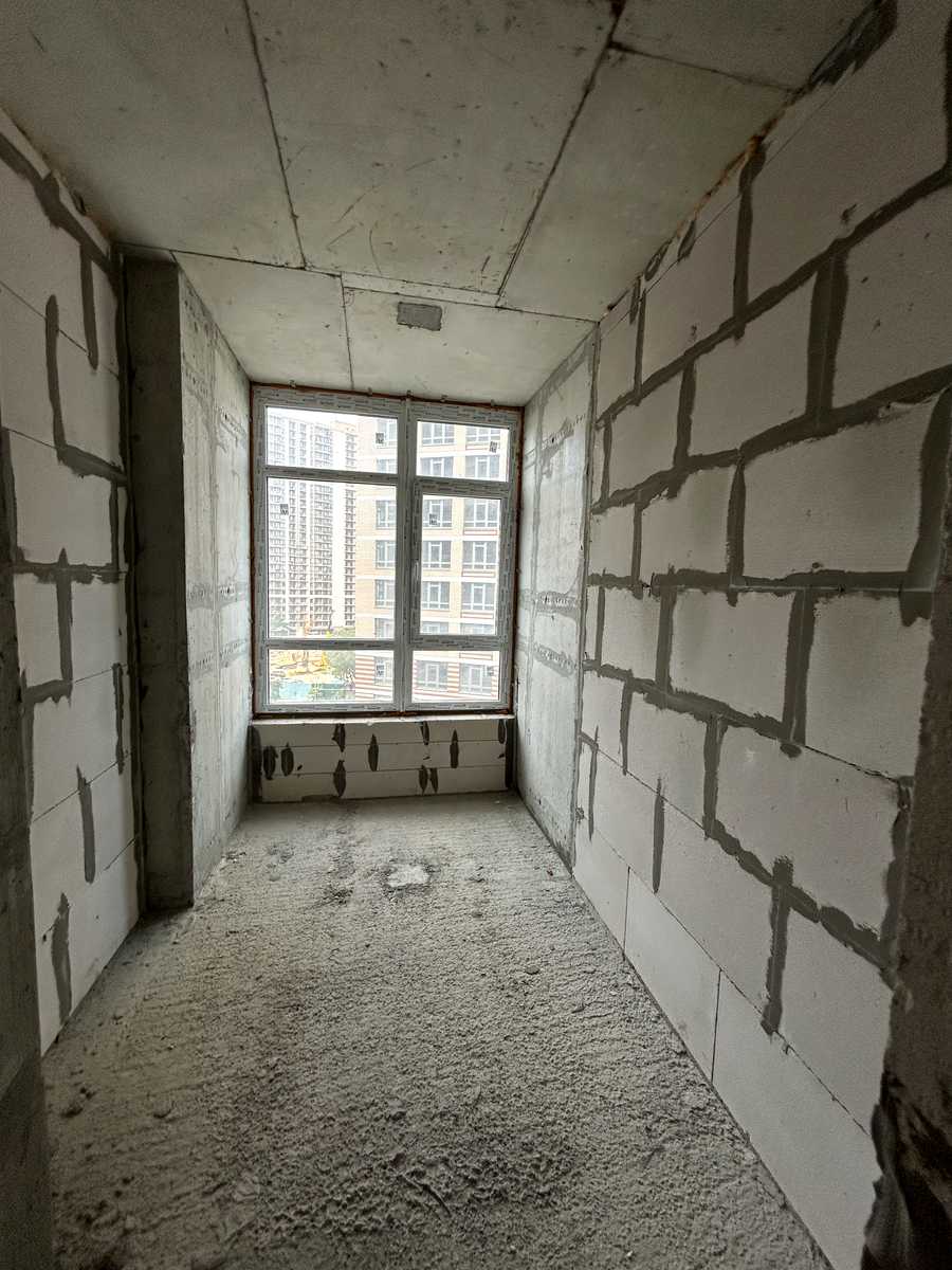 1877052778483593