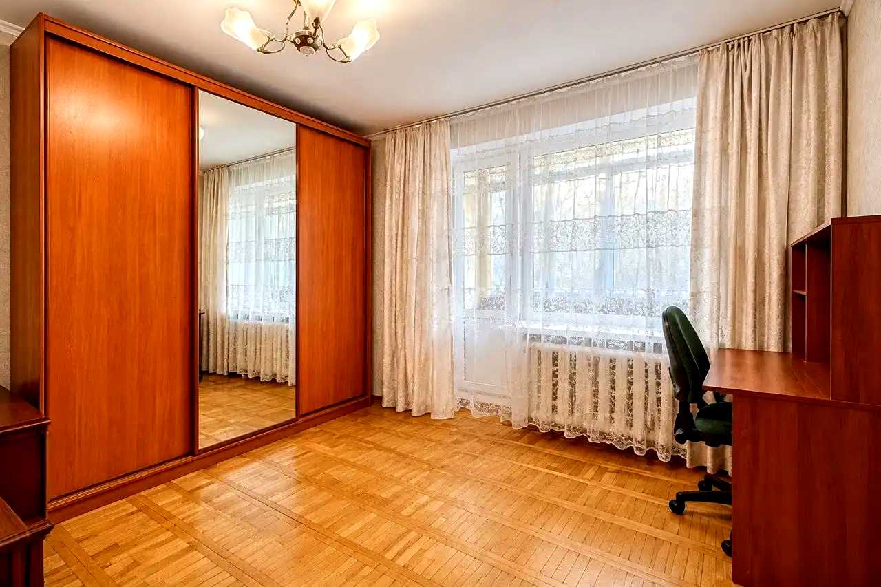 1877054475344652