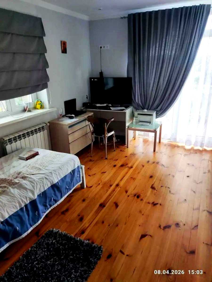 1877055699565892