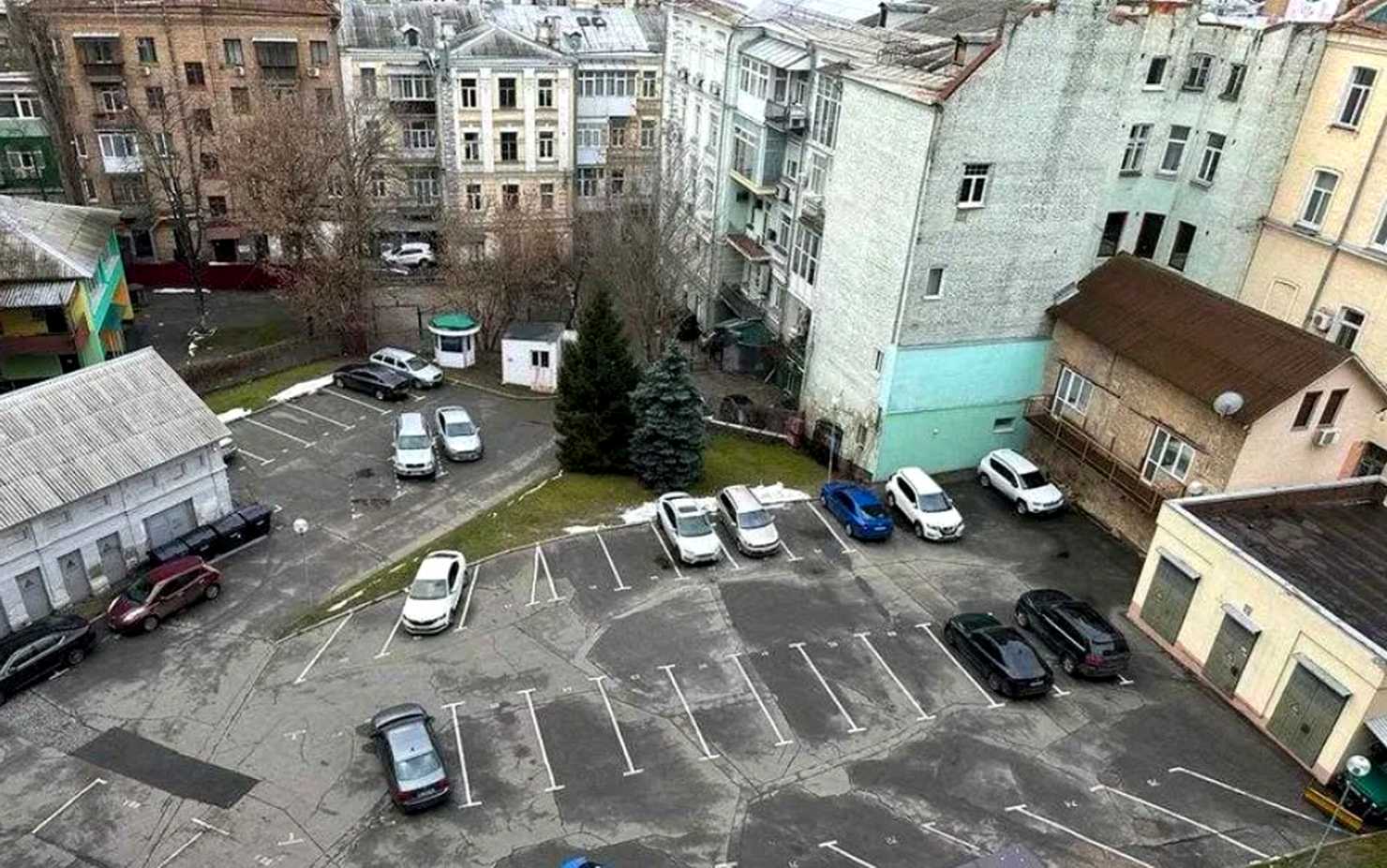 1877060111650078