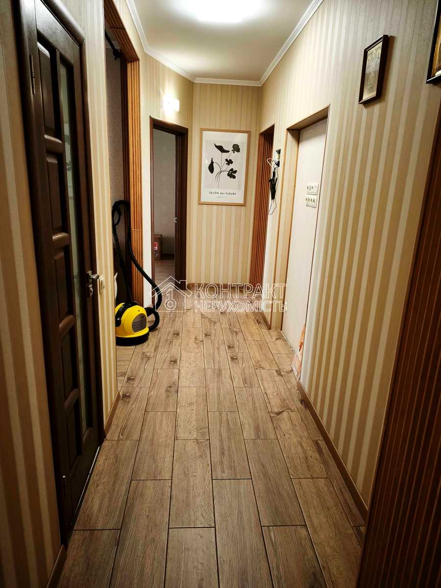 1877067188879376