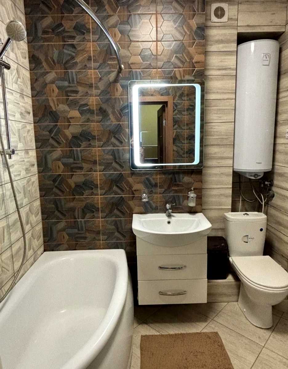 1877101152150765