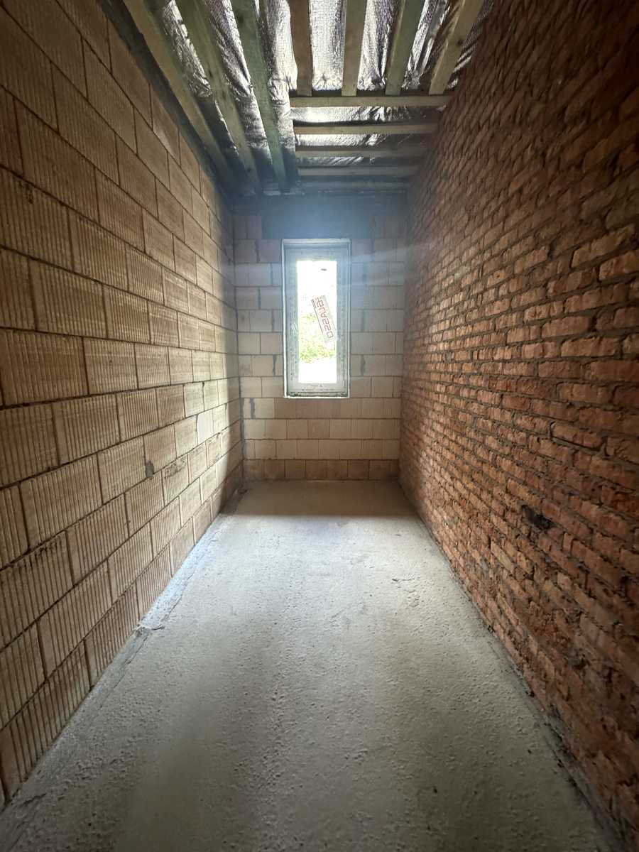 1877103883759633