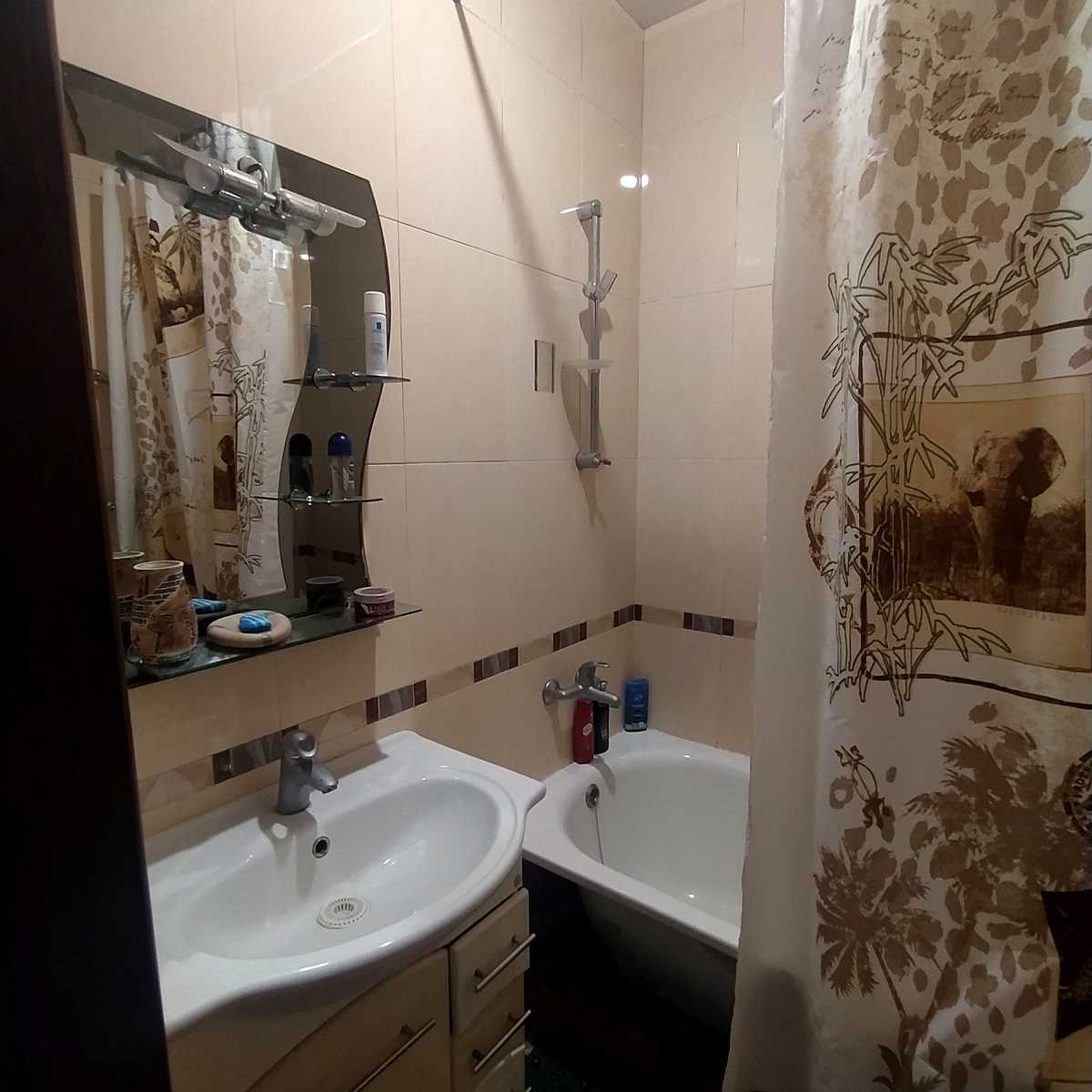 1877104799095245
