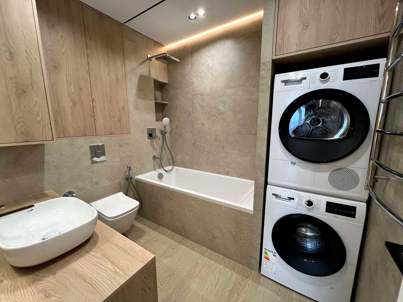 1877105630162504