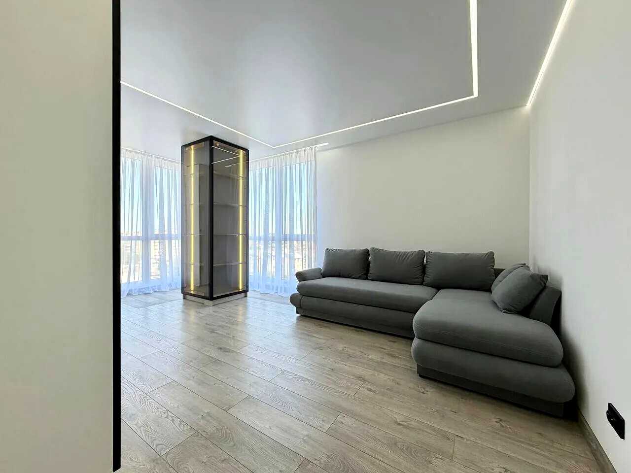 1877107237728008