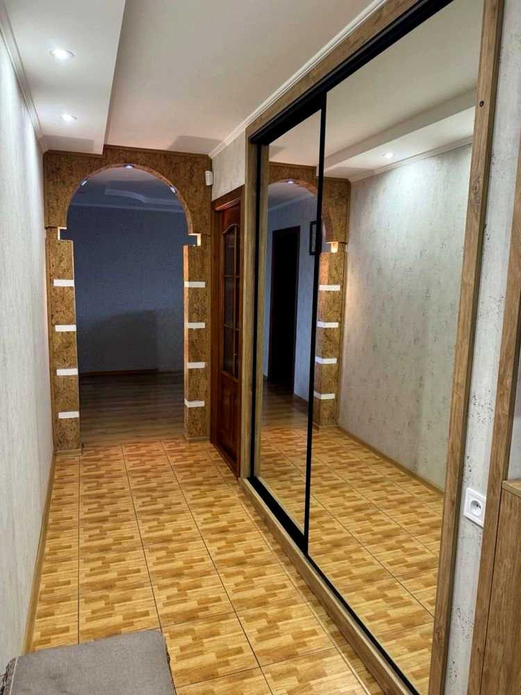 1877108392596211
