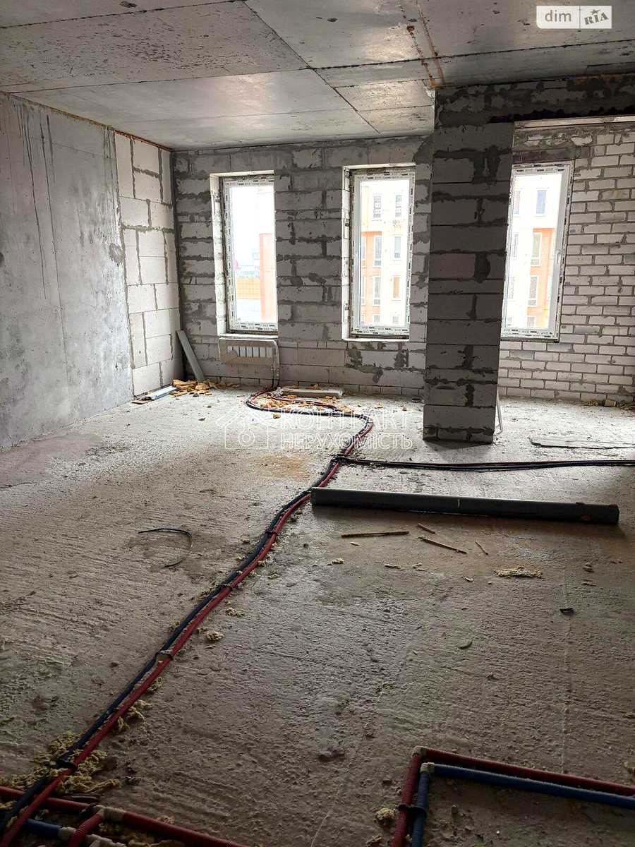 1877112841729477