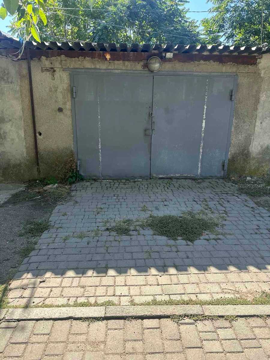 1877119672400744