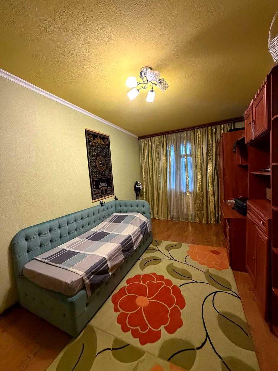 1877119779560233
