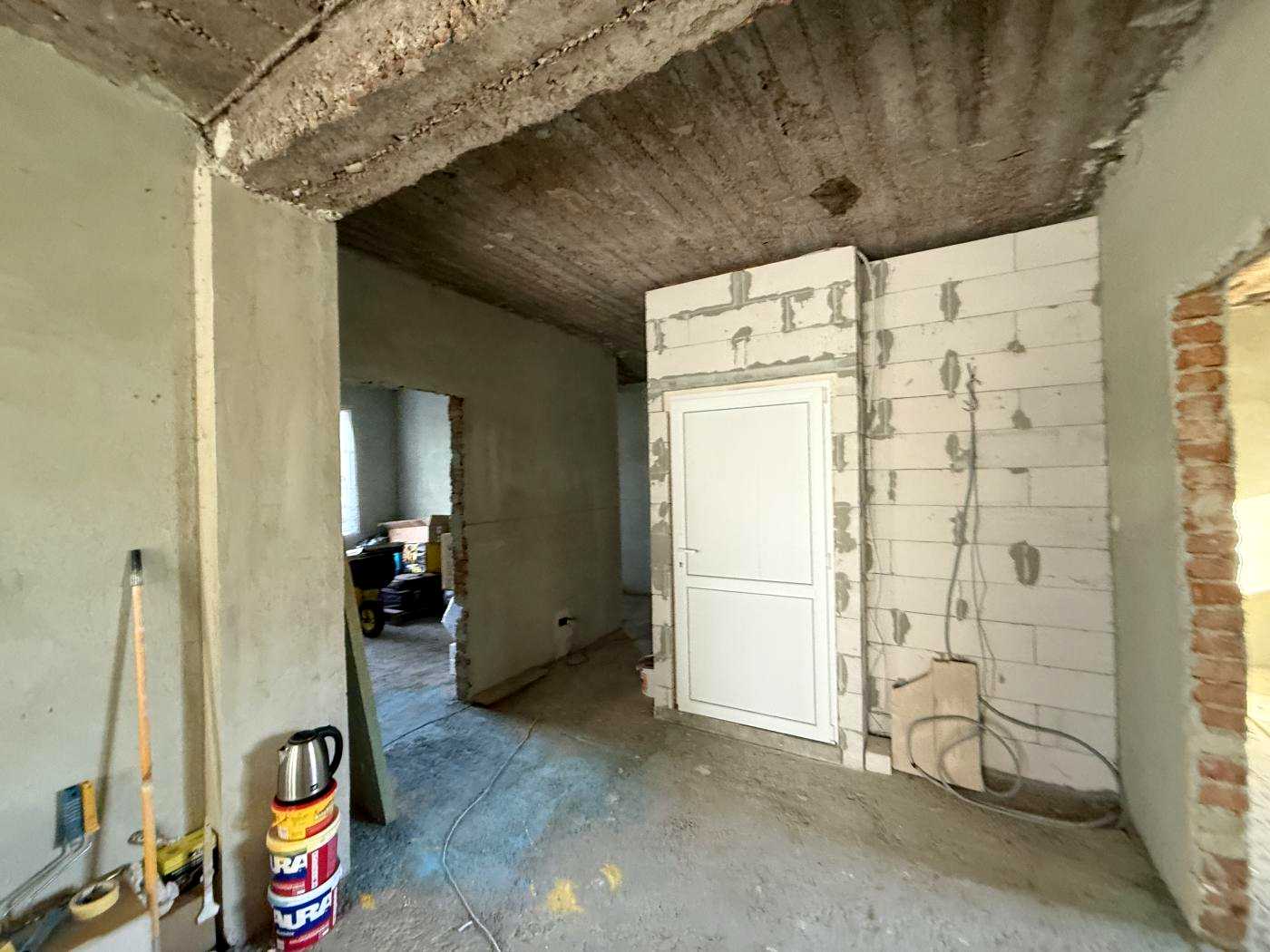 1877119996393600