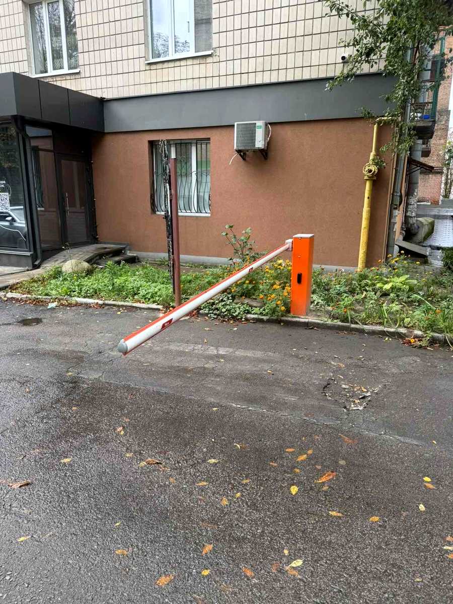 1877123405085923
