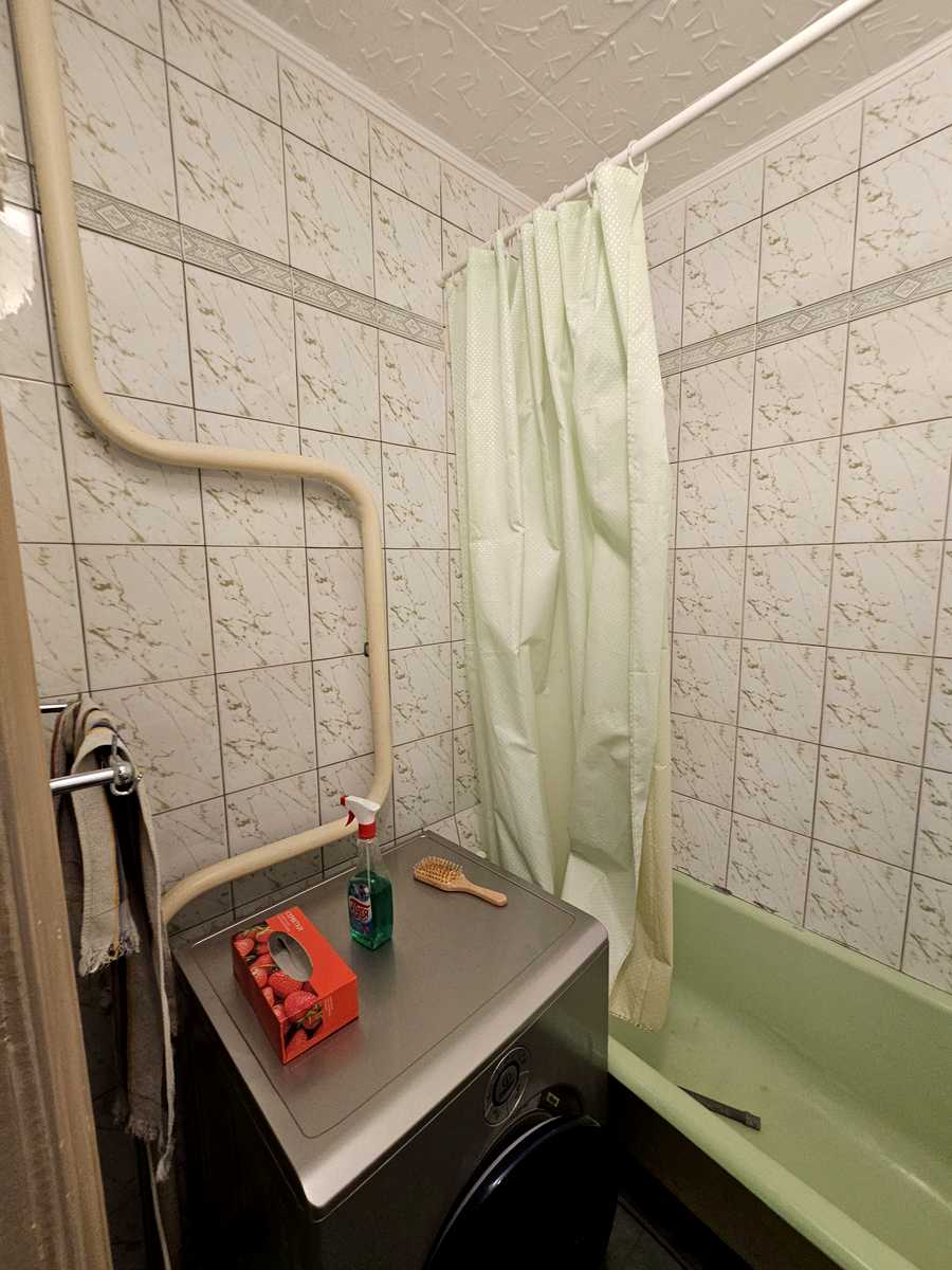 1877123831067852