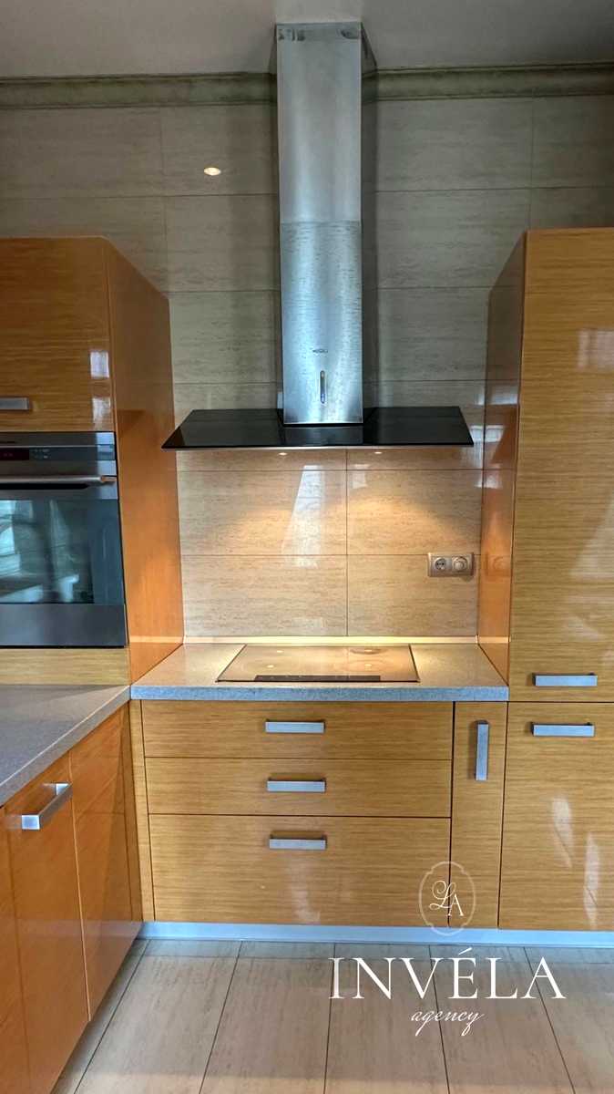 1877125704550740