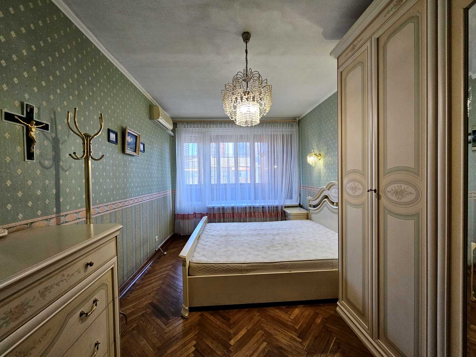 1877126344463758
