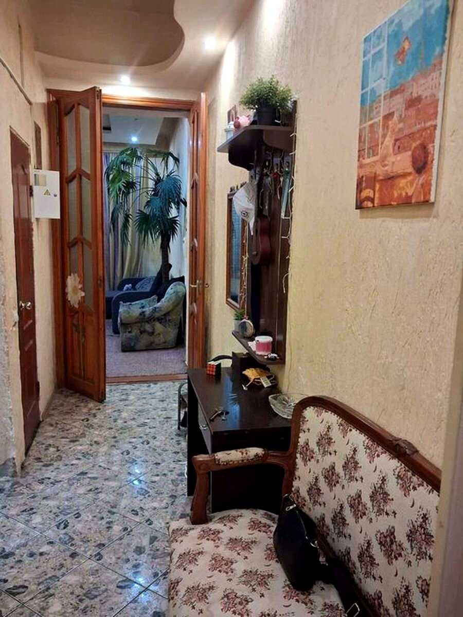 1877131381038329