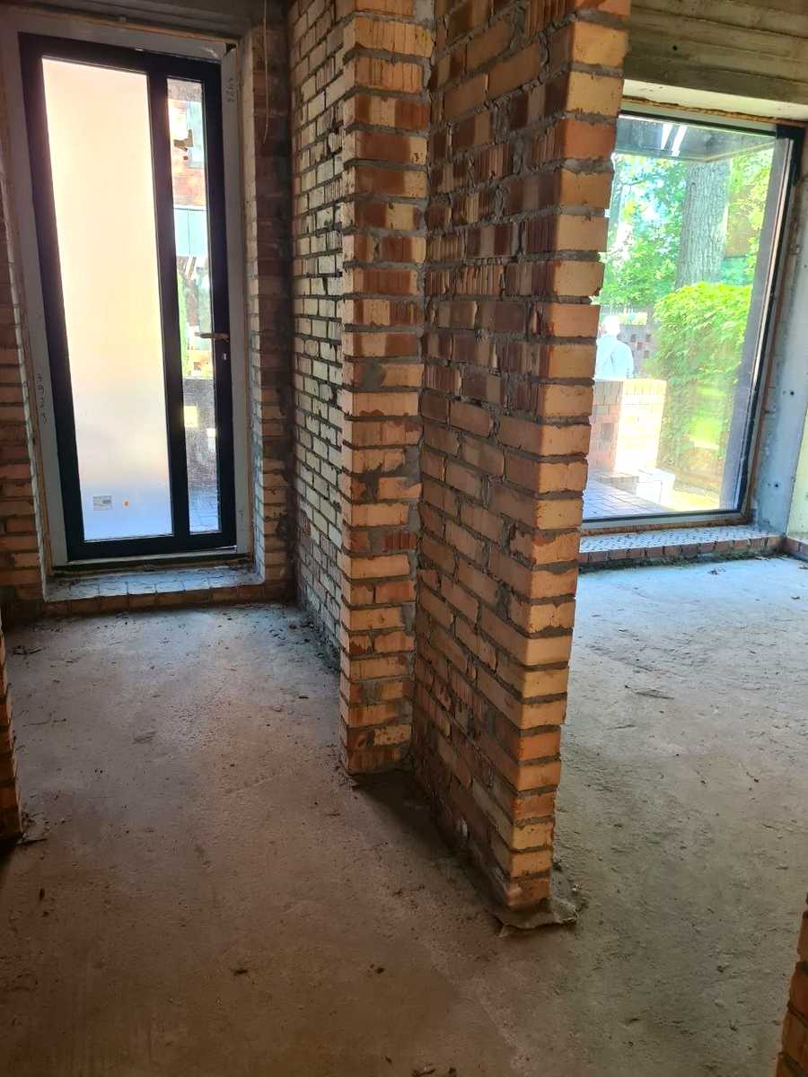 1877131650464536