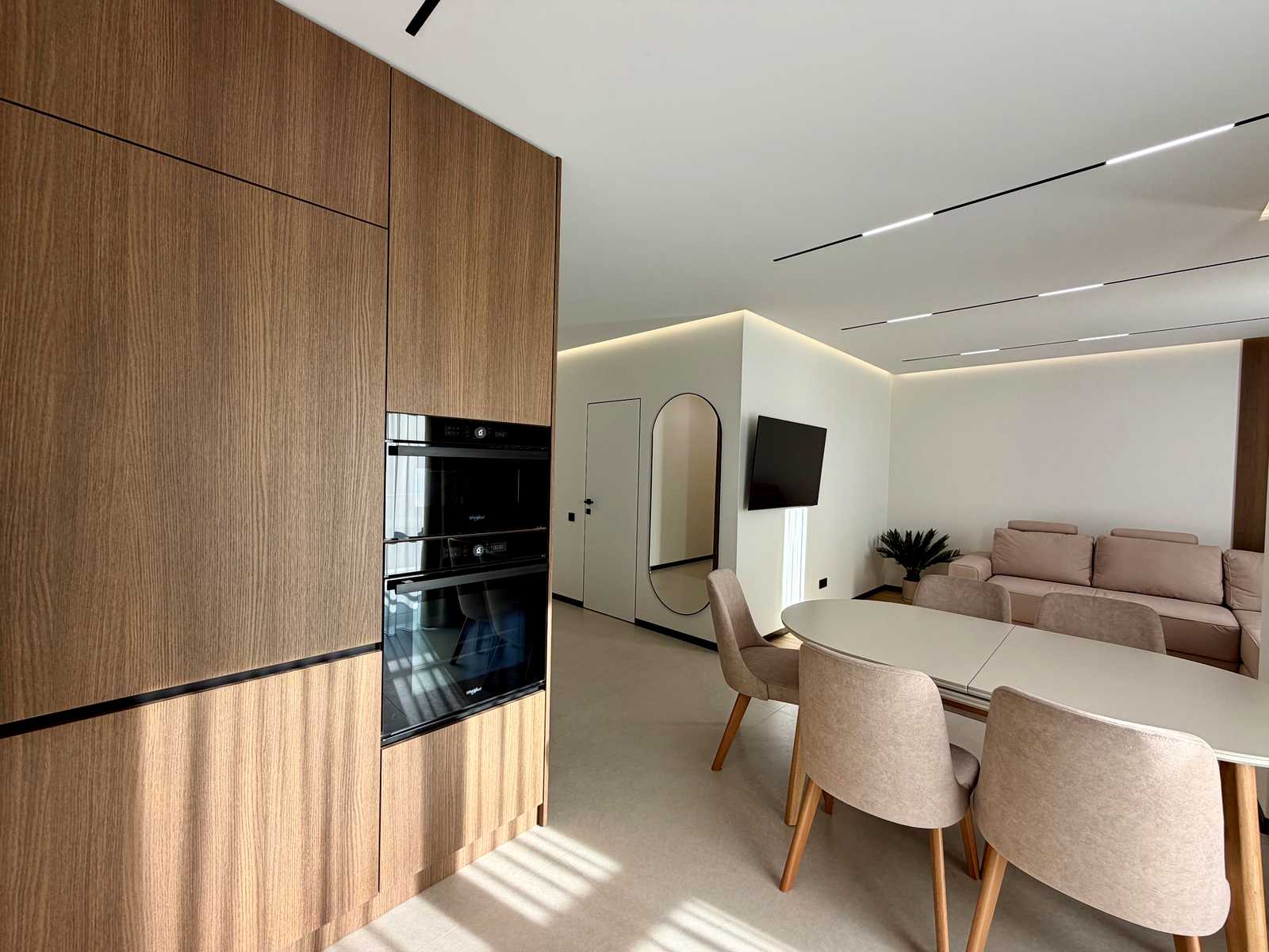 1877136231372056