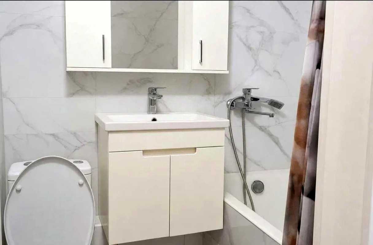 1877136728935998
