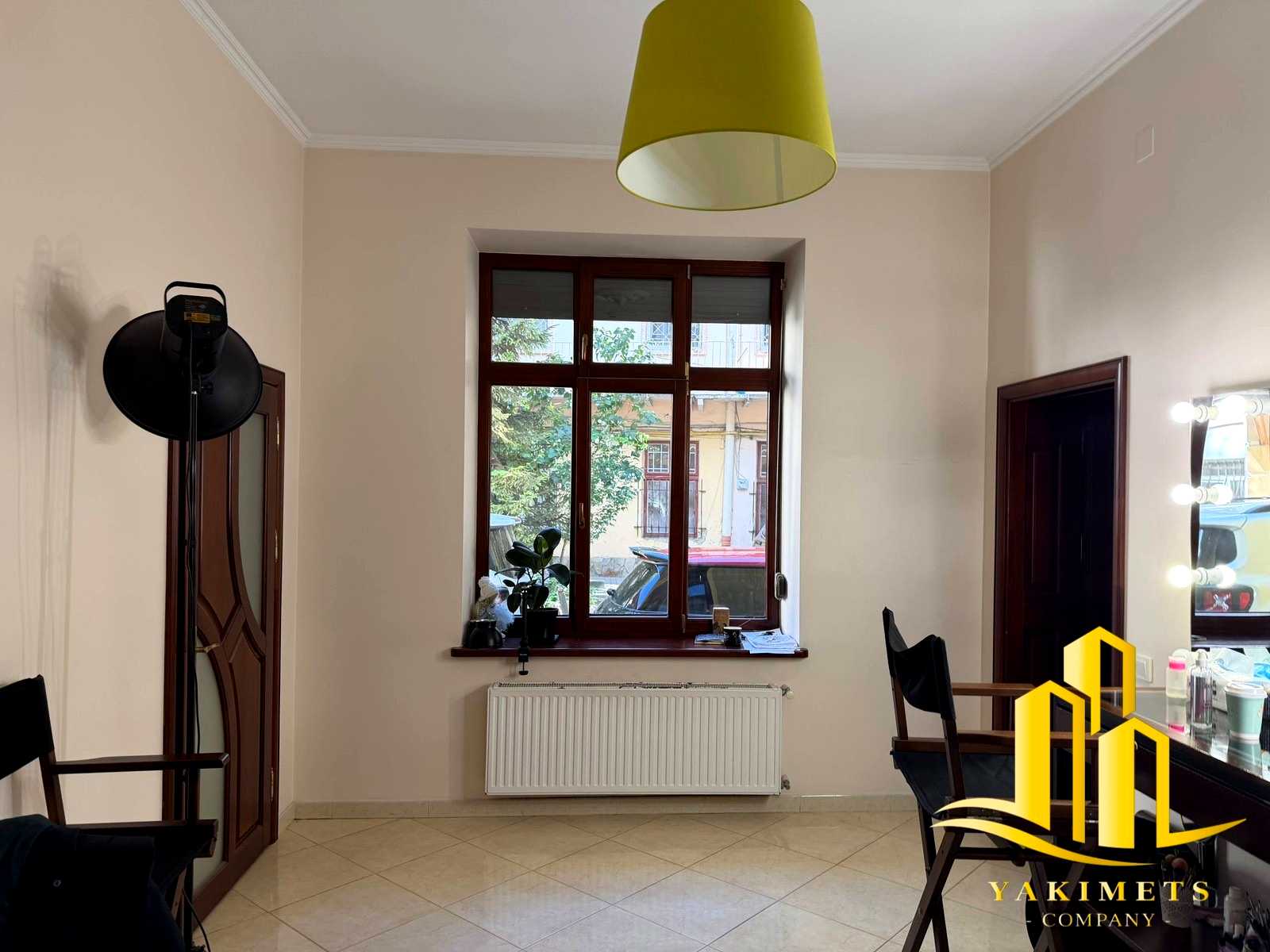 1877138223448981