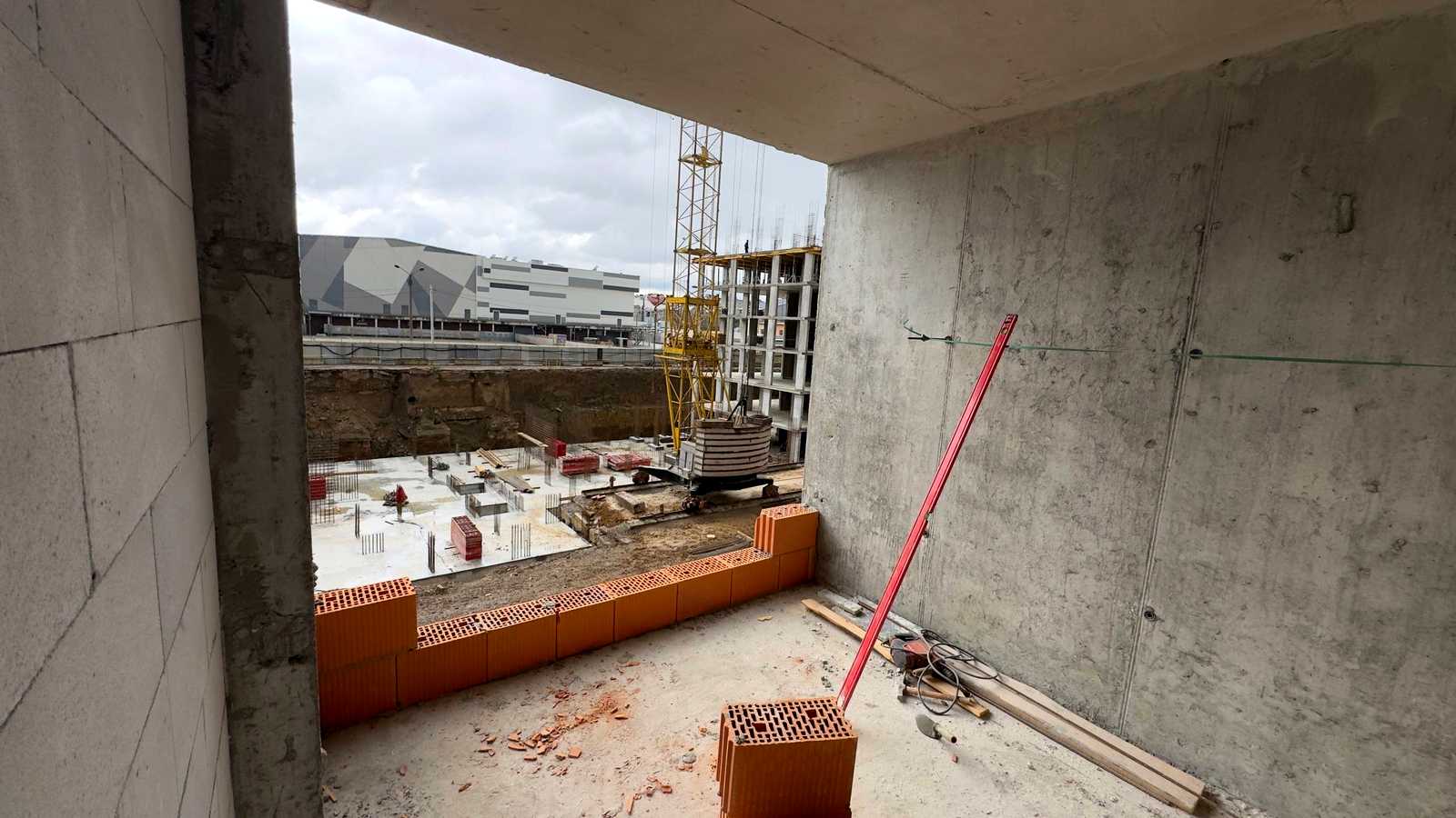 1877141278332811