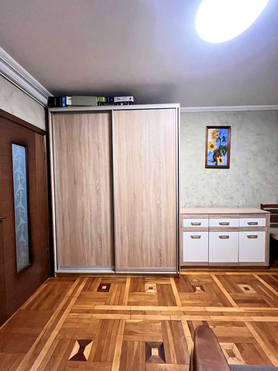 1877170185134275